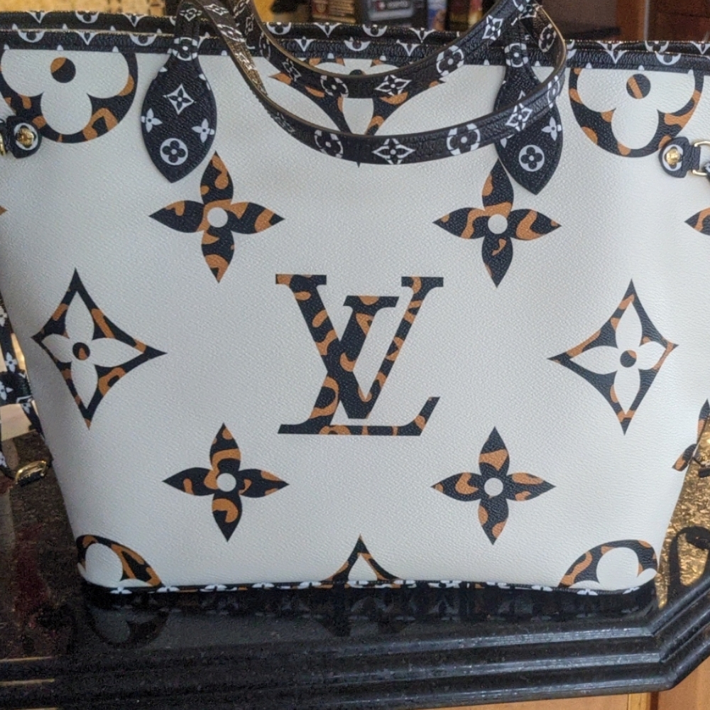 Brand new LV Neverfull MM jungle edition w pouch